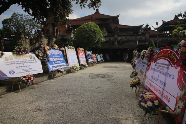 Acara pelantikan IWO Bali di Gedung Ksirarnawa Art Center Denpasar, Jumat (8/8).
