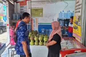 Tim Satgas LPG 3 Kg Provinsi Bali saat melakukan sidak ke salah satu pangkalan di Denpasar.