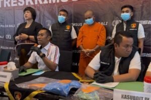 Simplisius Anggul alias Simin (39) saat dihadirkan kehadapan awak media.