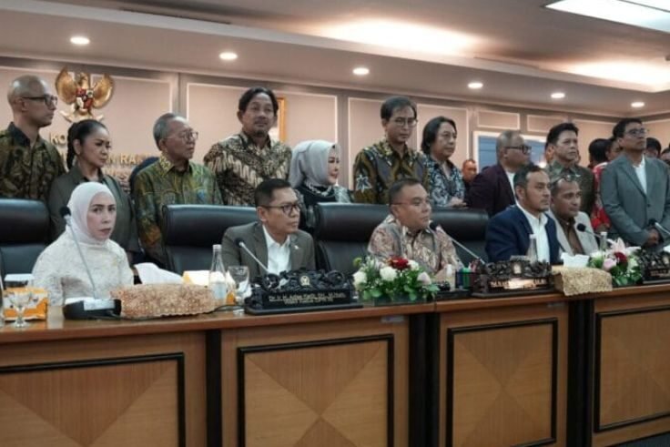 rapat konsultasi di kompleks parlemen, Senayan, Jakarta, Kamis (21/8).