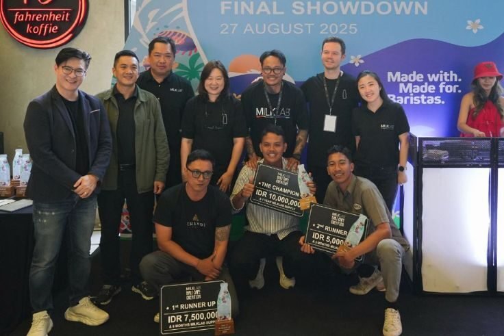 The winners of Milklab Bali Café Creation 2025 pose for a group photo with the judging panel after the Final Showdown at 70° Fahrenheit Café, Jimbaran.