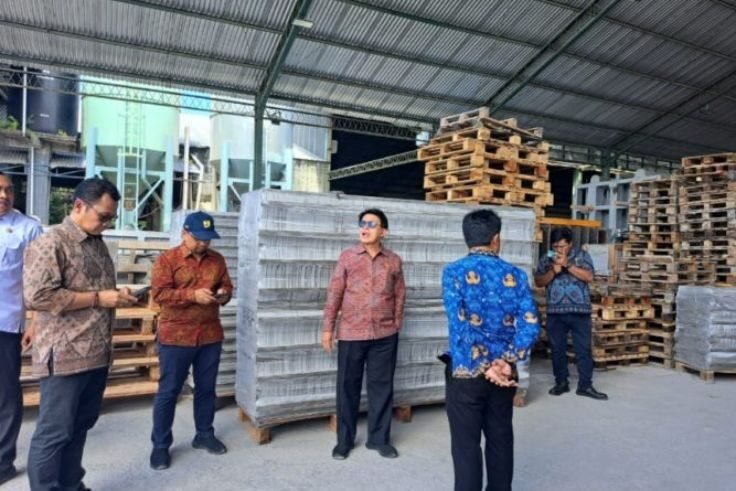 Anggota Pansus DPRD Bali temukan bangunan pabrik material konstruksi berdiri di tengah kawasan hutan mangrove dan Tahura yang seharusnya dilindungi.