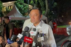 Menteri Sekretaris Negara (Mensesneg) Prasetyo Hadi memberikan keterangan kepada awak media, Minggu (28/9). (Foto: Indonesia Buzz)