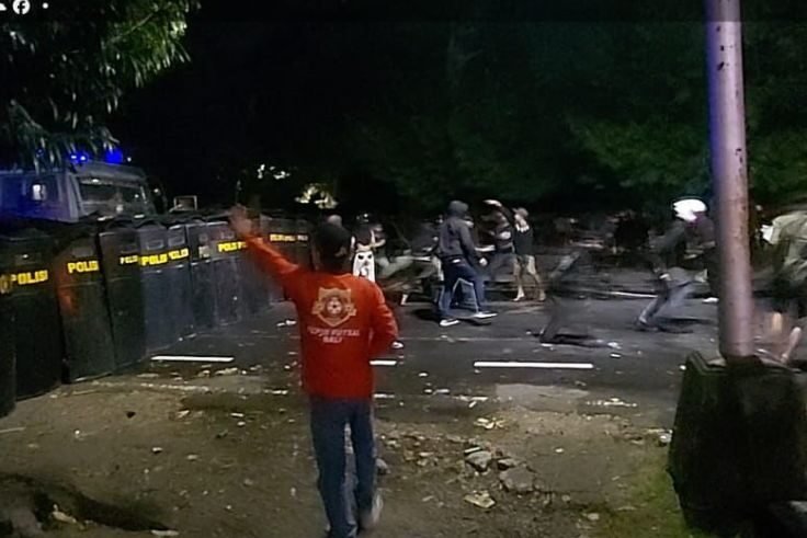 Aksi demo berujung ricuh di Renon pada Sabtu (30/8)