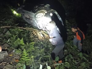 Minibus pengangkut pemedek jatuh ke jurang di wilayah Bukit Jambul.