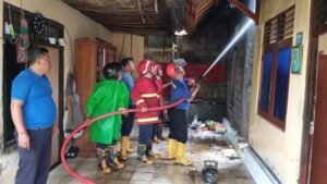 Kebakaran dari dapur rumah warga Bakas, Klungkung.
