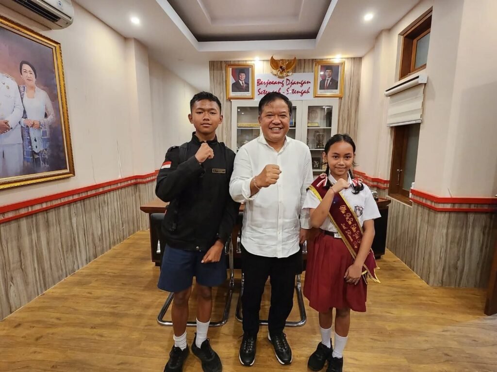 Bupati Bangli (tengah) saat terima audiensi perwakilan peserta menuju Asean.