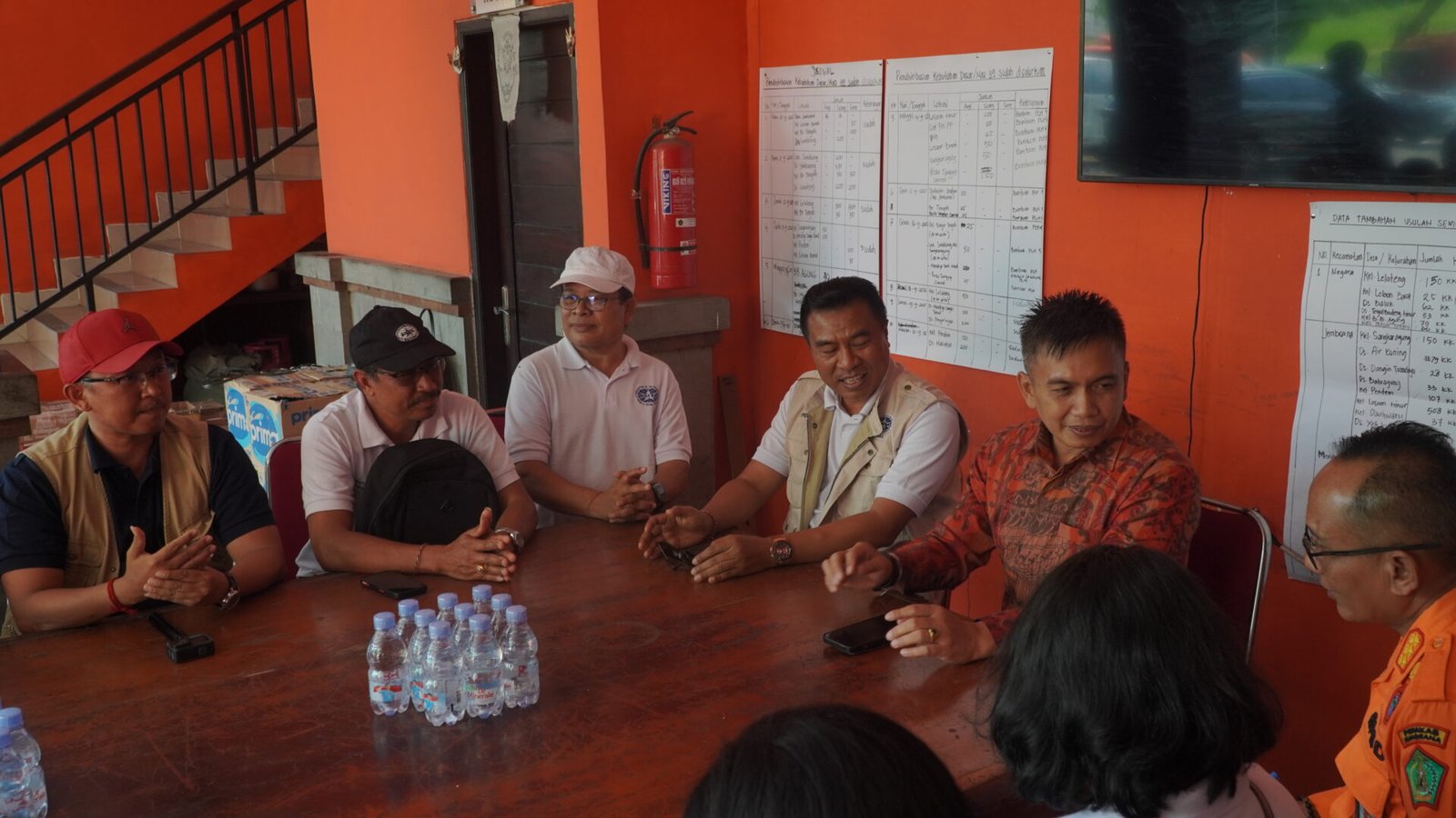 Wakil Bupati Jembrana menerima perwakilan ASITA Bali untuk menyalurkan sembako.