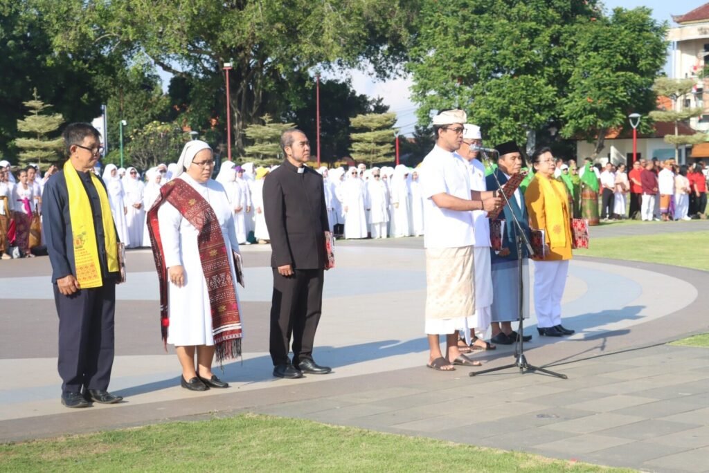 Doa bersama dan deklarasi damai di Alun-Alun Gianyar.