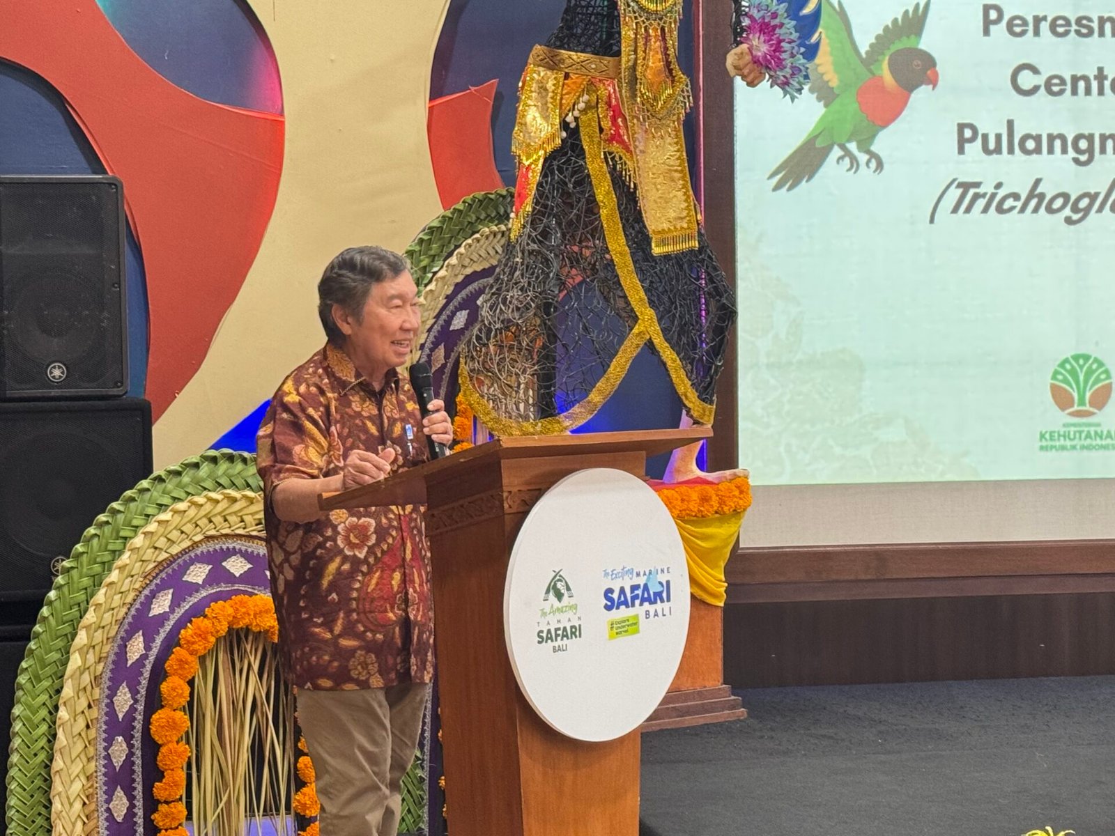 Drs. Jansen Manansang, Founder Taman Safari Indonesia.