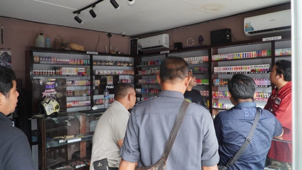 Toko vape di Gianyar disidak oleh jajaran BNNK Gianyar.