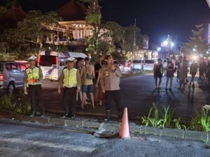 Patroli gabungan di Ubud.