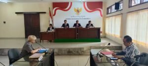 Sengketa antara ortu mahasiswa kedokteran dengan Unud berakhir damai di KI Bali.