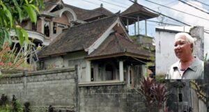 Rumah megah di Bangli jadi saksi aksi penganiayaan jurnalis.