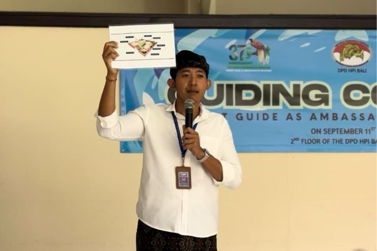 Peserta Guiding Contest unjuk gigi di Sekretariat HPI Bali, Kamis (11/9).
