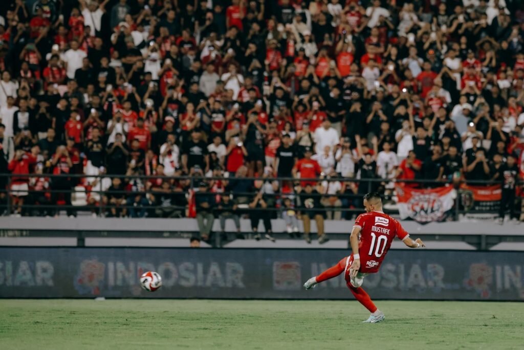 Mirza menjadi pemain yang mencetak gol membawa Bali United menang.