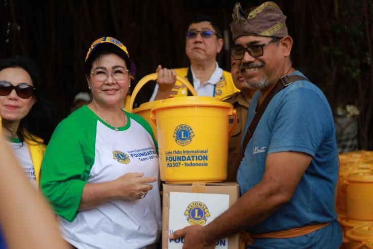 LCIF ulurkan bantuan di Posko Kertapura Denpasar, Senin (29/9).