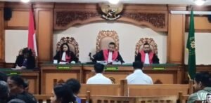 Majelis hakim PN membacakan putusan terhadap 2 terdakwa pembunuhan.