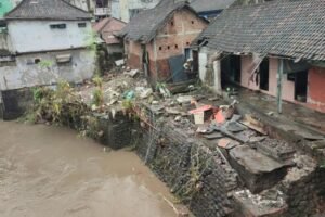 Kondisi rumah warga di kawasan Dusun Wanasari usai diterjang banjir.