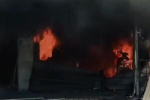Kebakaran melanda 2 ruko kawasan Sidakarya, Denpasar.