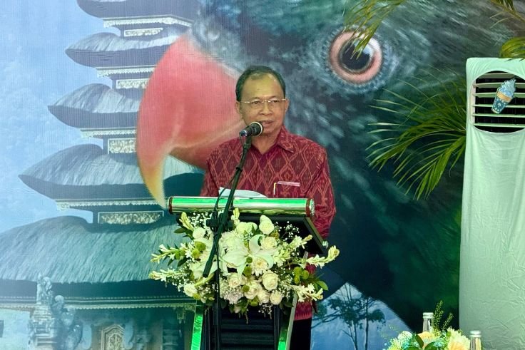 Gubernur Bali, Wayan Koster di Balai Konservasi Sumber Daya Alam (BKSDA) Bali, Senin (27/10. (Foto: Istimewa)