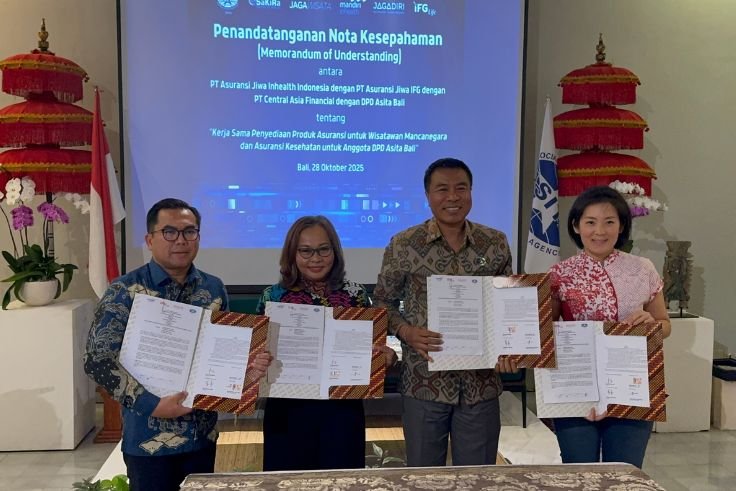 Penandatanganan MoU kerjasama sama asuransi untuk wisatawan dan anggota ASITA Bali.