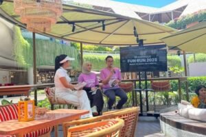 On the right, Campaign & Experience Manager Reksa Hartoyo, and in the center, General Manager of Beachwalk Shopping Center, Gita Sunarwulan.