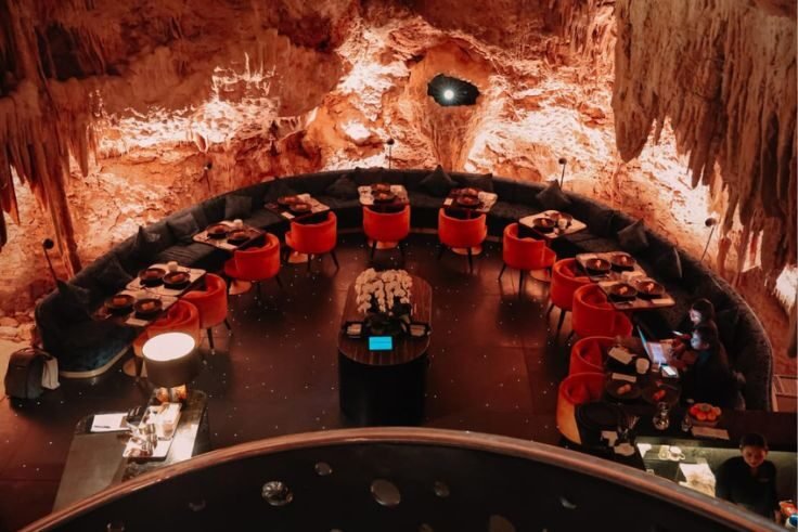 The Cave’s stunning subterranean dining room in Uluwatu offers an otherworldly atmosphere — where dramatic lighting, natural limestone walls, and refined elegance create an immersive backdrop for Chef Ryan Clift’s visionary tasting experience.