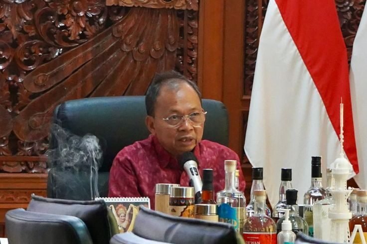Gubernur Bali, Wayan Koster saat mengikuti rapat koordinasi tindak lanjut SPI 2024 bersama KPK RI di Jaya Sabha, Denpasar.