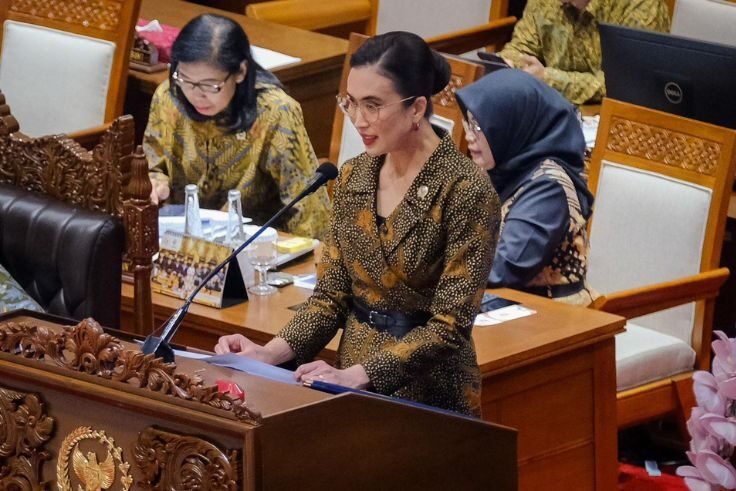 Menteri Pariwisata Widiyanti Putri Wardhana menyampaikan pendapat akhir mewakili Presiden saat Rapat Paripurna di Gedung Nusantara II, Jakarta, Kamis (2/10/2025).