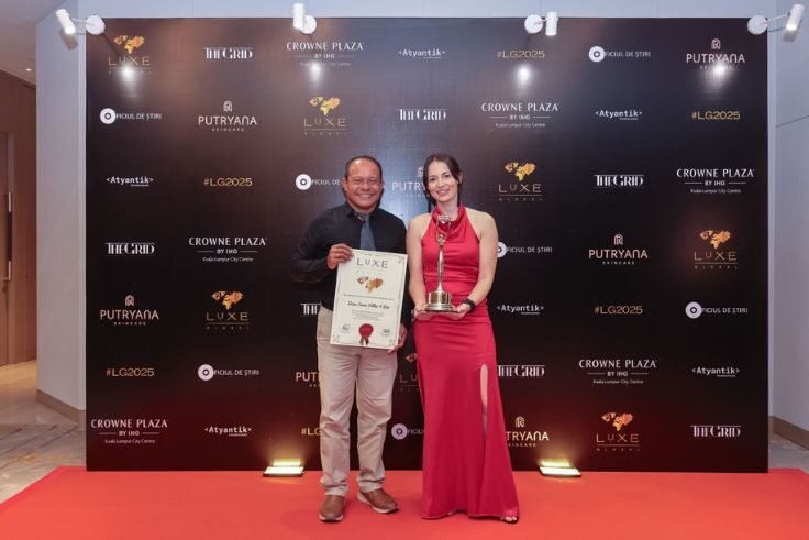 General Manager Desa Swan Villas & Spa Nyoman Redana (left) and Tanique Van Dijk, Director of Sales at LUXE Global Awards (right)