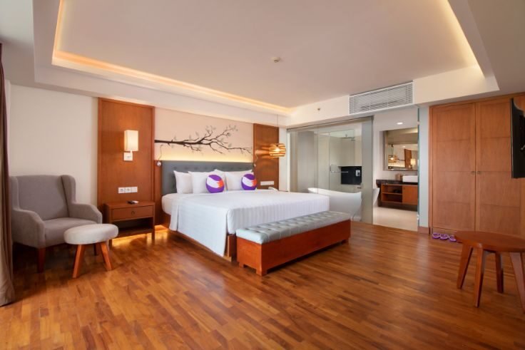 ChatGPT said: Suasana kamar luas dan nyaman di FOX Jimbaran Beach Bali yang dirancang dengan sentuhan modern untuk pengalaman menginap terbaik.