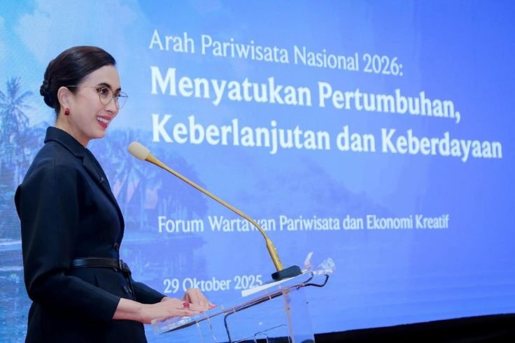 Menteri Pariwisata Widiyanti Putri Wardhana saat memaparkan tiga tren global yang akan membentuk masa depan pariwisata Indonesia dalam acara Indonesia Tourism Outlook 2026 di Jakarta.