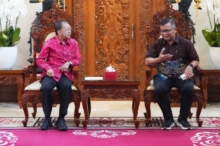 Gubernur Bali Wayan Koster menerima Deputi Bidang Sistem dan Tata Kelola BGN, Dr. Ir. Tigor Pangaribuan di Jayasabha.