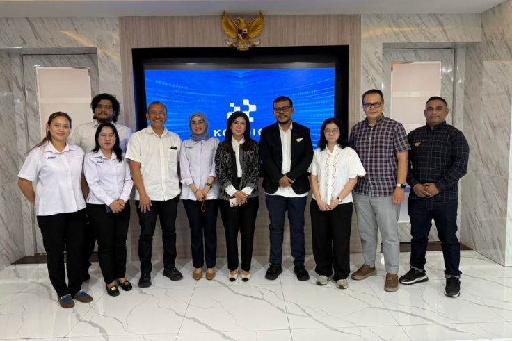 Foto bersama jajaran Kementerian Komdigi dan Pengurus Pusat IWO usai membahas tantangan dan masa depan media online di era digital.