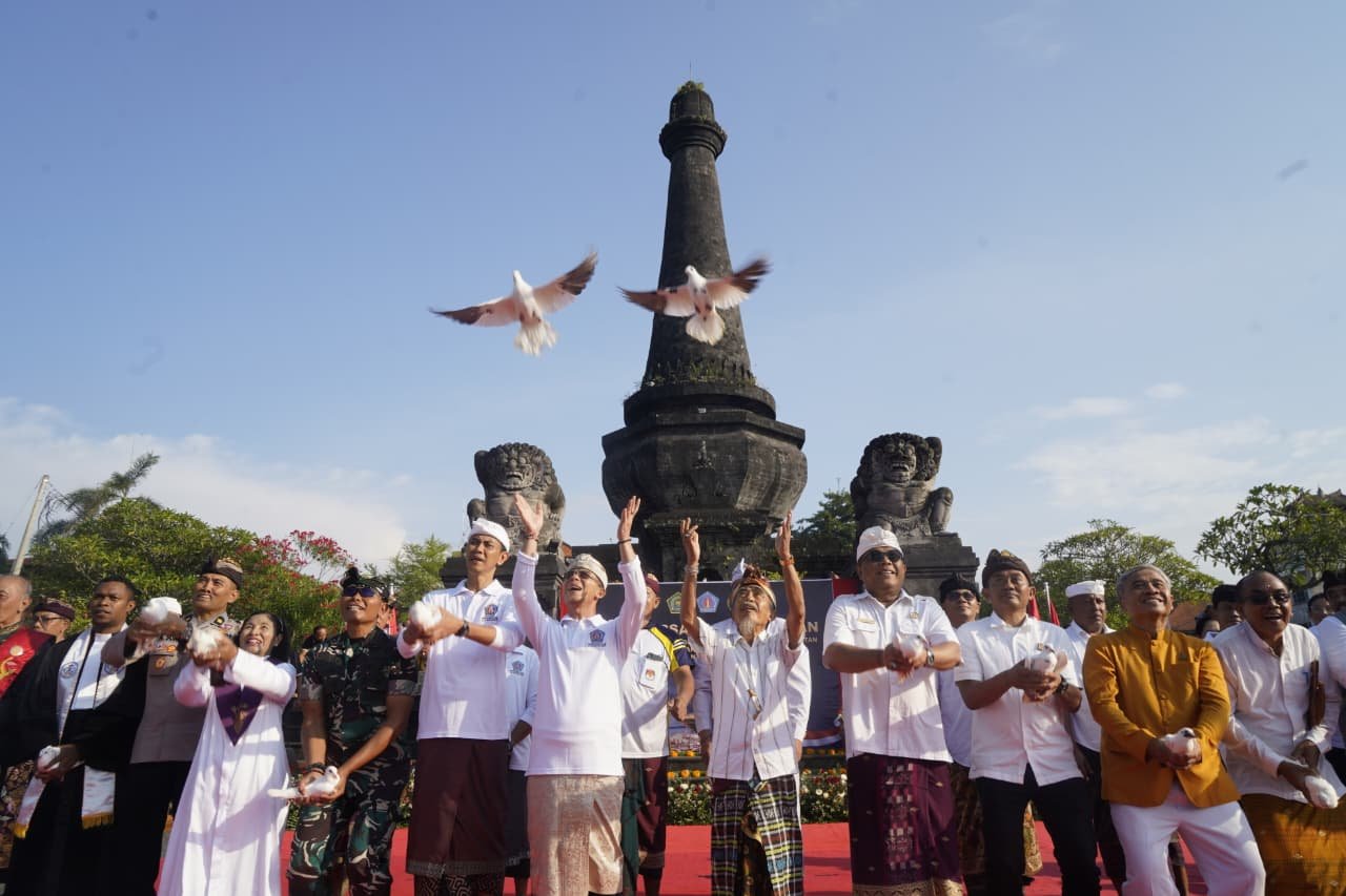 Pemerintah Kabupaten Klungkung menggelar Doa Bersama Lintas Iman di kawasan Monumen Ida I Dewa Agung Jambe, Kamis (18/12/2025).