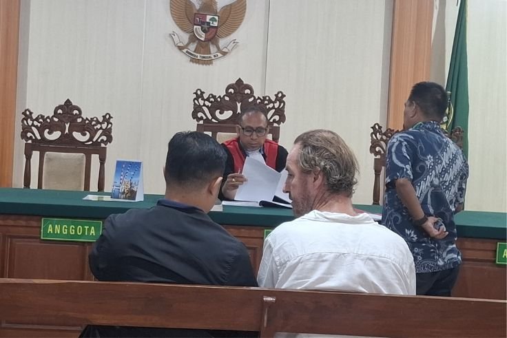 Andrew menjalani sidang tindak pidana ringan di Pengadilan Negeri Denpasar, Selasa (28/1/2026).