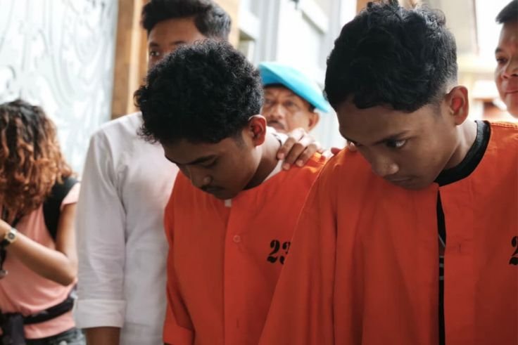 Dua pelaku pencurian konter ponsel di Denpasar Barat diamankan Satreskrim Polresta Denpasar usai aksinya yang sempat viral di media sosial.