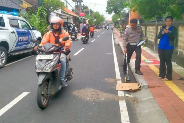 Motor Pelajar Hantam Pengendara di Denpasar, Korban Tewas di TKP. (Istimewa)