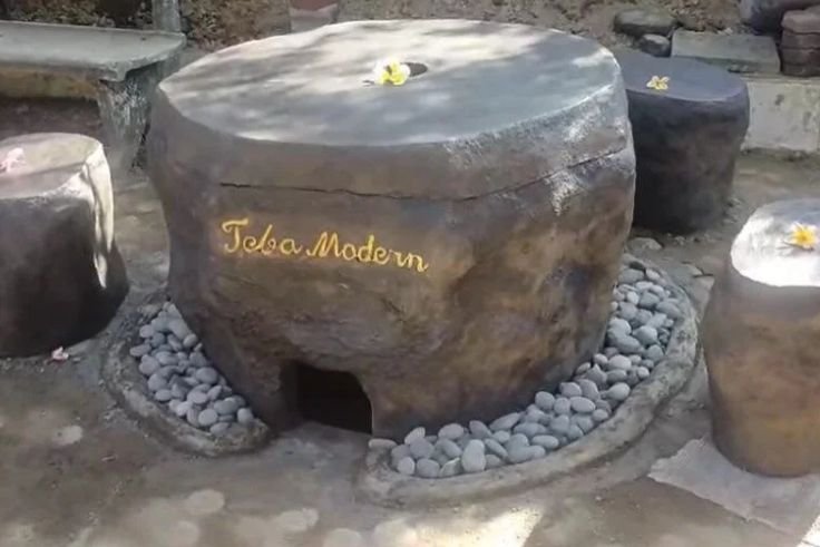 Teba modern sebagai ruang pengelolaan sampah organik dan resapan air berbasis kearifan lokal Bali yang ramah lingkungan.