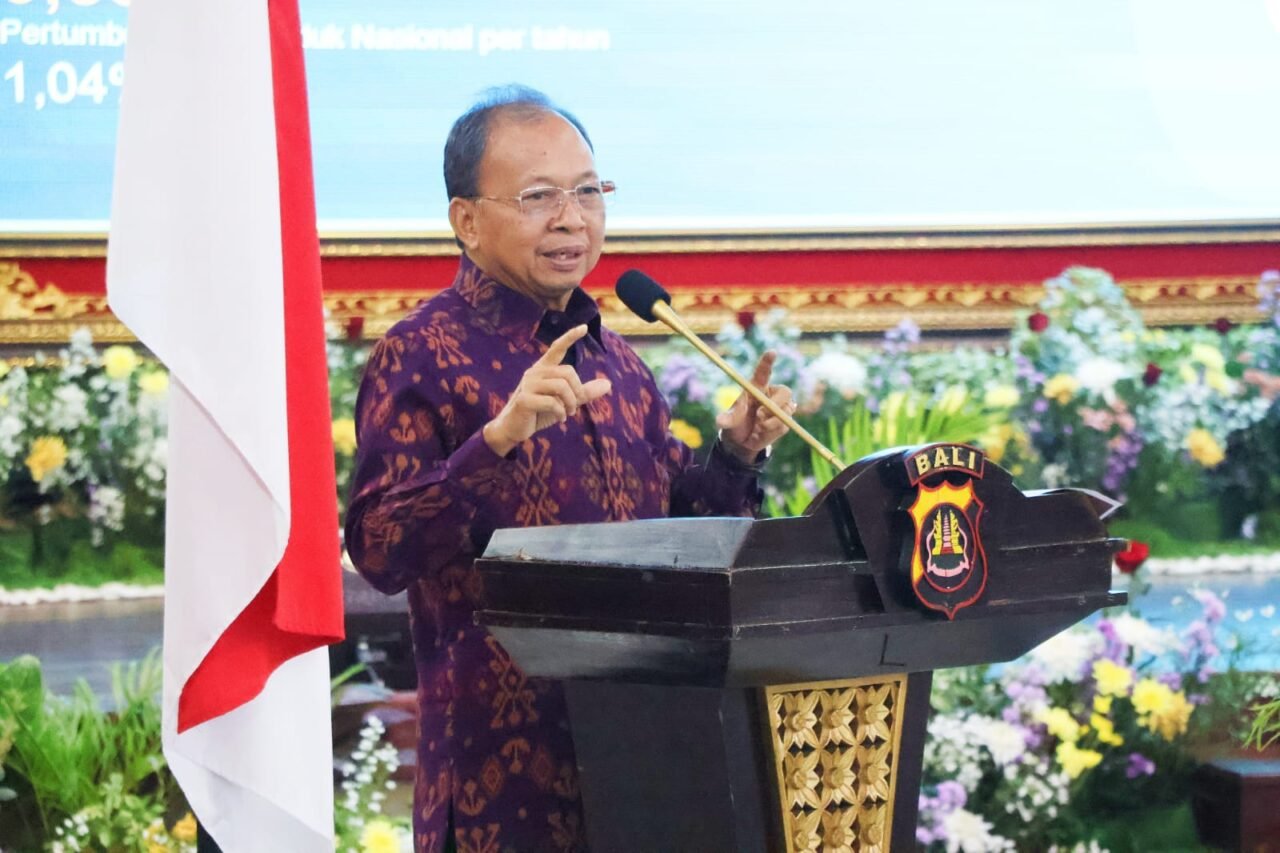 Gubernur Bali Wayan Koster saat menghadiri Rapim Polda Bali 2026 di Denpasar.