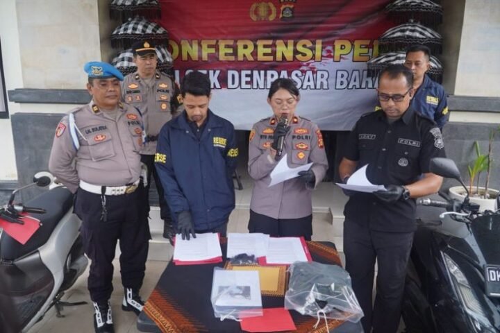 Kapolsek Denpasar Barat Kompol Ni Wayan Adnyani Prabawati saat memberikan keterangan terkait pengungkapan kasus pemerasan dan penganiayaan di wilayah Denpasar Barat.