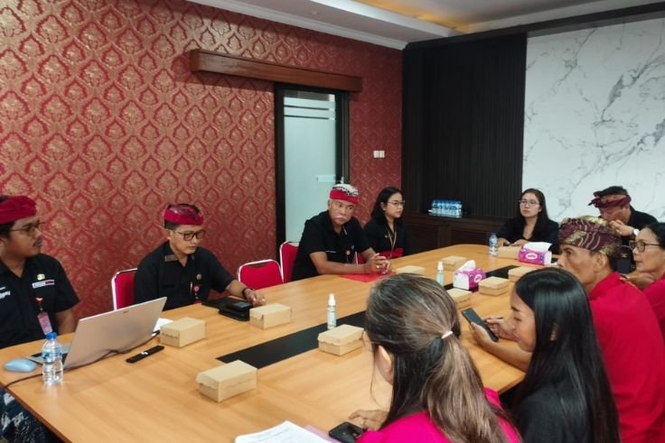 Kepala Badan Kepegawaian dan Pengembangan Sumber Daya Manusia Kabupaten Tabanan, I Made Sastra Wibawa, memimpin pelaksanaan Desk Perjanjian Kinerja Perangkat Daerah Tahun 2026 di lingkungan Pemkab Tabanan.