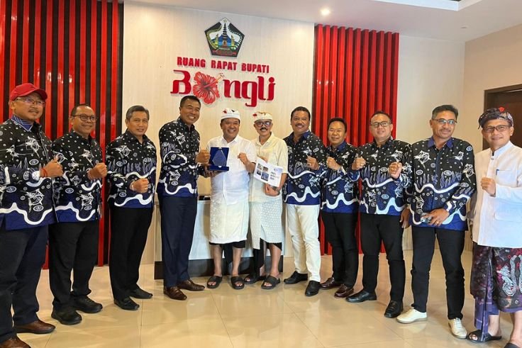 ASITA Bali bersama Bupati dan Wakil Bupati Bangli saat audiensi membahas promosi pariwisata pada Senin (9/2).