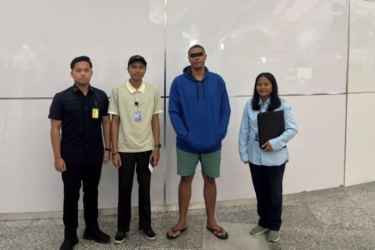 TS dideportasi melalui Bandara Internasional I Gusti Ngurah Rai, Selasa (24/2/2026) malam.