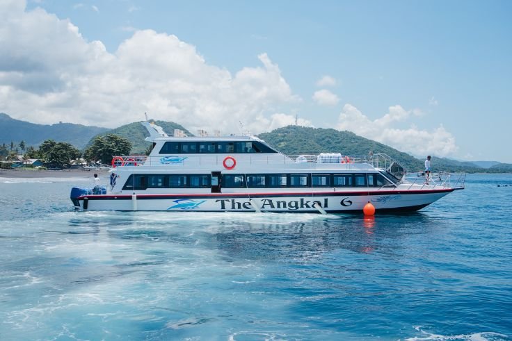 The Angkal Fast Cruise, salah satu layanan transportasi laut yang nyaman menuju Nusa Penida.