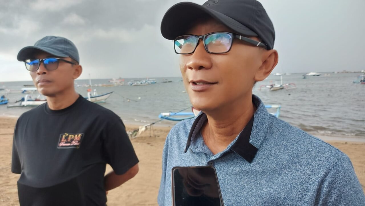 Bendesa Adat Intaran, I Gusti Agung Alit Kencana saat ditemui di lokasi acara bersih pantai.