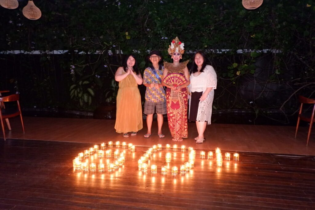 Suasana perayaan Earth Hour 2026 di rooftop FOX Jimbaran Beach Bali.