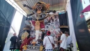 Tim juri melaksanakan proses penilaian Lomba Ogoh-Ogoh di Kantor Dinas Kebudayaan Kabupaten Tabanan.