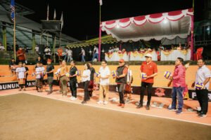 Bupati Adi Arnawa dan Ketua TP. PKK membuka Porgana Cup IV 2026 di Tumbak Bayuh.